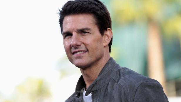 Porträt von Tom Cruise in einer grauen Jacke.