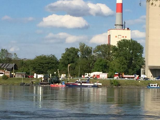 Mit Auto in Donau gestürzt: Leiche geborgen