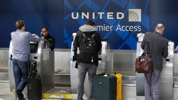Passagier-Rauswurf: United-Airlines-Chef musste Rede und Antwort stehen