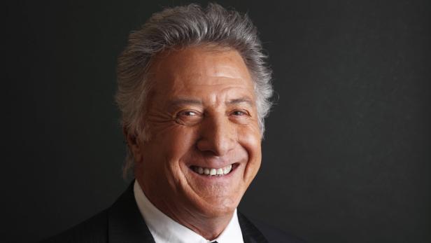 Porträt des lächelnden Schauspielers Dustin Hoffman.