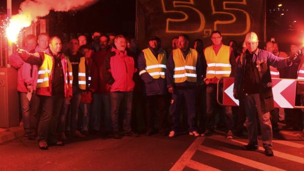 Metaller stehen Streik bei Fuß