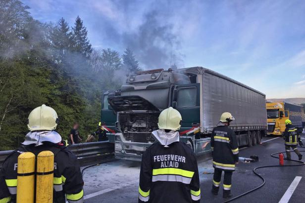 Lkw-Brand: Ersthelfer verhinderten Inferno auf der A21