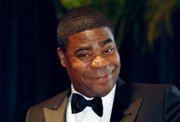 Tracy Morgan mit Fliege lächelt in die Kamera.