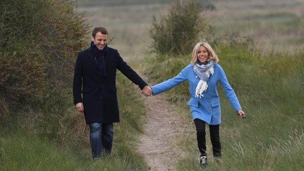 Emmanuel und Brigitte Macron: "Er ist Plastilin in ihren Händen"
