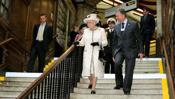 Erster öffentlicher Auftritt der Queen