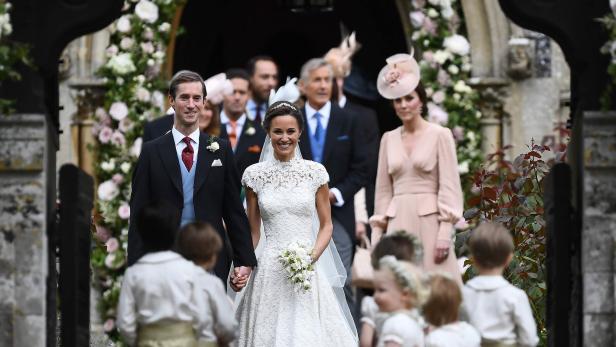 Tränen auf Hochzeit: Kate liest Prinz George die Leviten