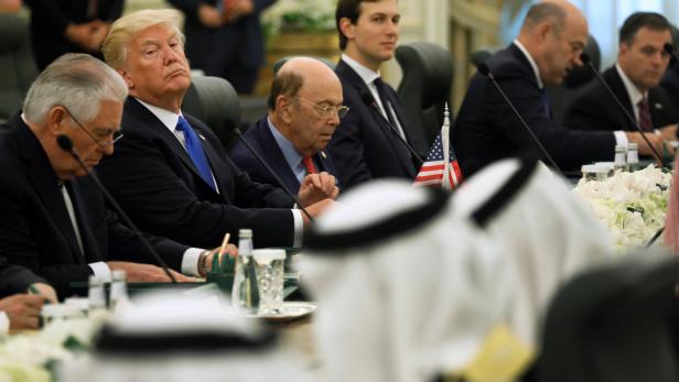 Schockwellen aus Heimat erreichen Donald Trump in Saudi-Arabien