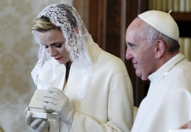 Papst: Warum kamen Melania und Ivanka mit Schleier?