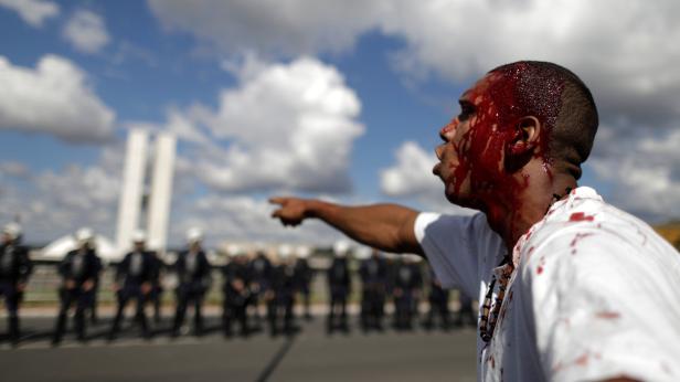 Militär gegen Tumulte in Brasilia: Ministerium angezündet