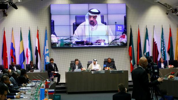 OPEC verlängert Förderbremse, Ölpreis bricht ein
