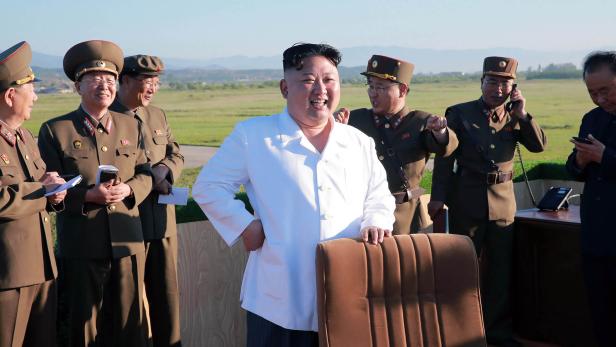 Kim Jong-un will neue Flugabwehrrakete in Massen
