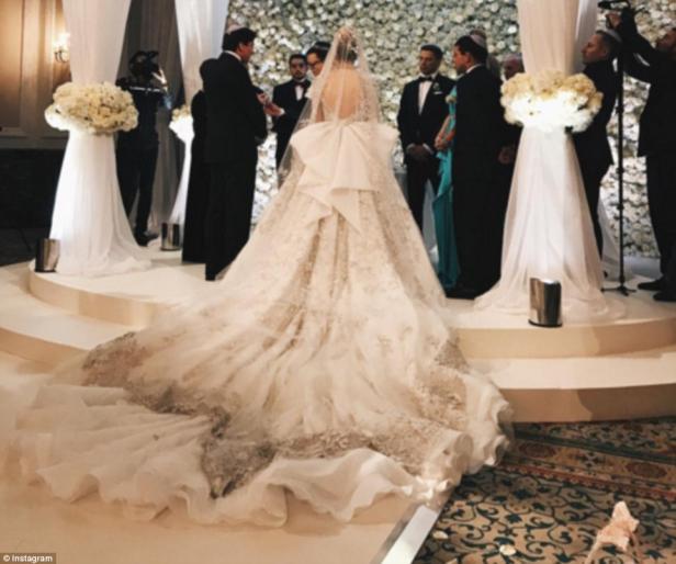 spunQ image #241493912 Millionen-Hochzeit für Oligarchen-Enkelin
