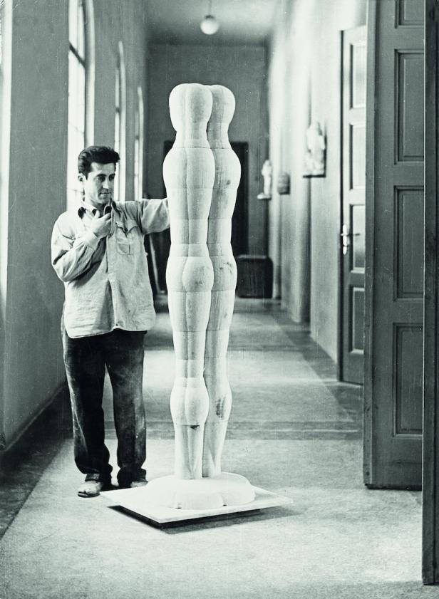 Werkschau von Bildhauer Avramidis: Ideale Form, bessere Gesellschaft