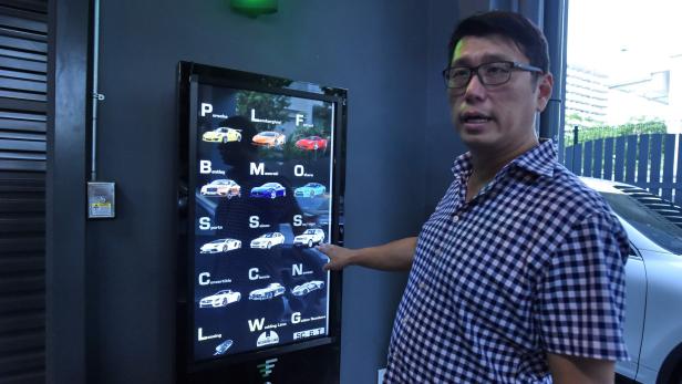 Singapur: 45 Meter hoher Auto-Automat für Nobelkarossen
