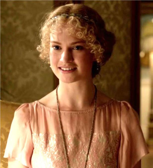 Downton Abbey-Star Lily James im Interview