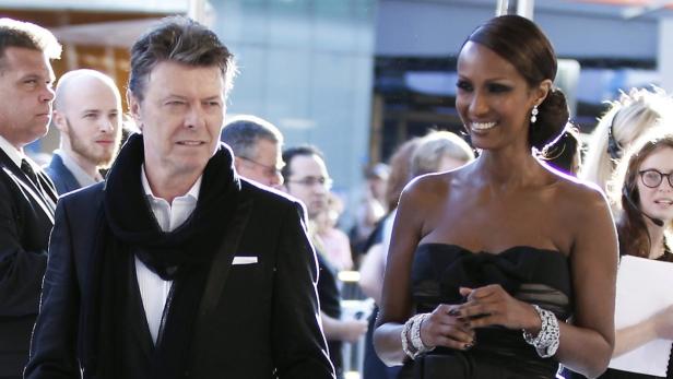 David Bowie und Iman bei einer Veranstaltung.