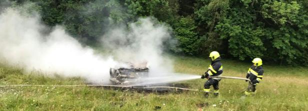 Auto brannte nach Unfall aus: Lenker tot