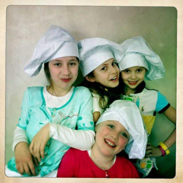 Osterhasen backen mit Freunden