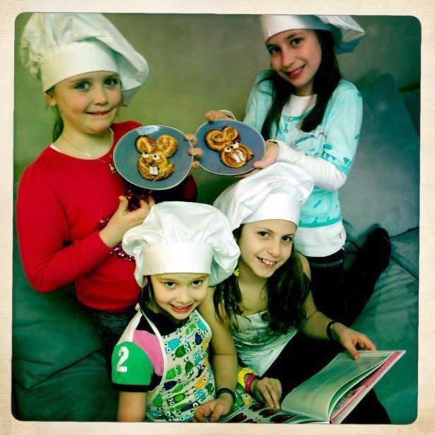 Osterhasen backen mit Freunden