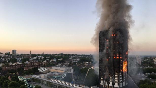 London: Bilder vom brennenden Hochhaus