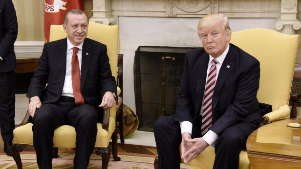 Nach Erlass von Haftbefehlen: Türkei zitierte US-Botschafter herbei