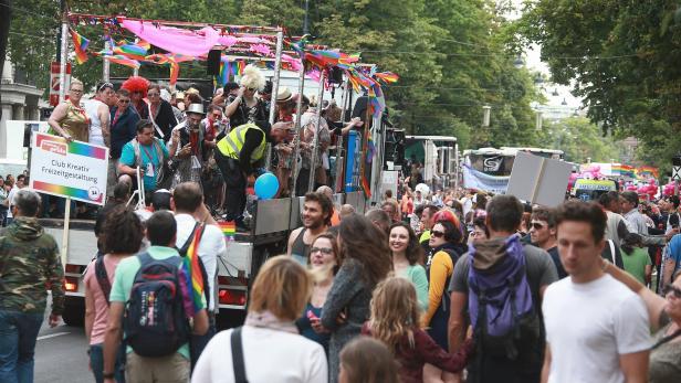 Homosexuelles Paar nach Regenbogenparade in Wien attackiert