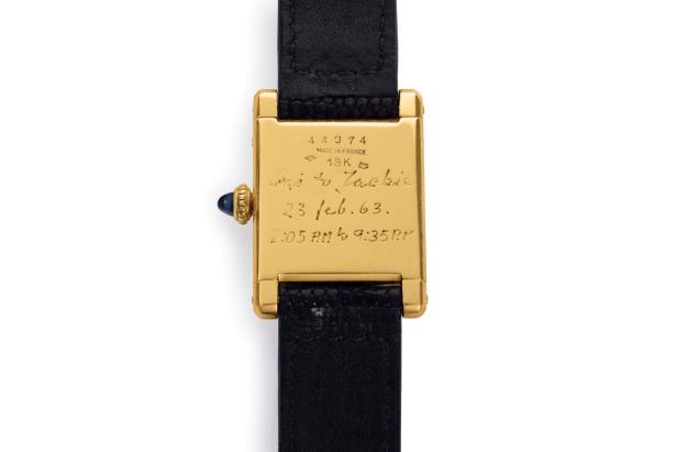 Gravierte Uhr von Jackie Kennedy versteigert