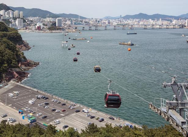 Doppelmayr eröffnet Gondelbahn über Bucht in Südkorea