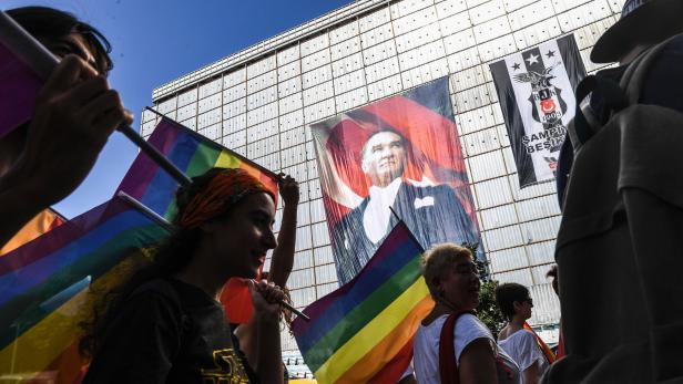 Gay-Pride-Demo in Istanbul trotz Versammlungsverbots