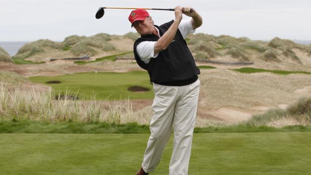 Lkw soll golfenden Trump vor CNN-Kameras schützen