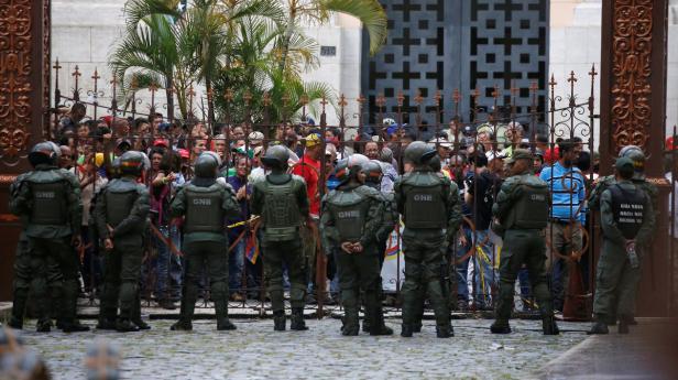 Caracas: Belagerung des Parlaments beendet