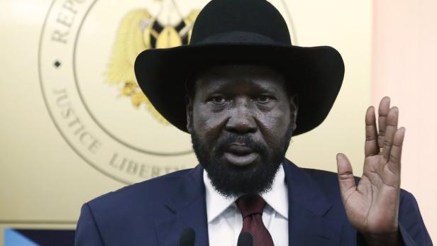 Salva Kiir Mayardit leistet einen Amtseid.
