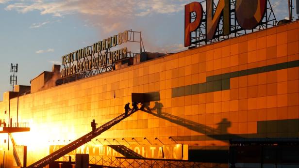 Großbrand in Moskauer Einkaufszentrum