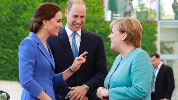 Laaaangweilig: Royals landen in Deutschland