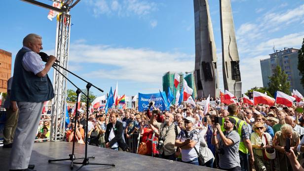 Auch Lech Walesa protestiert gegen Regierung