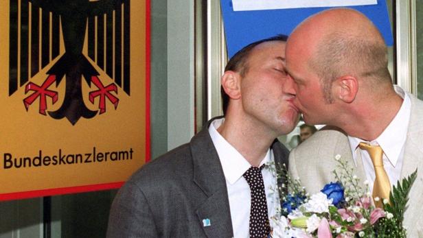 Heinisch-Hosek will Ehe und Adoption für alle