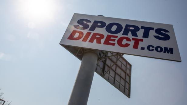 XXL eröffnet Stores, Sports Direct speckt ab