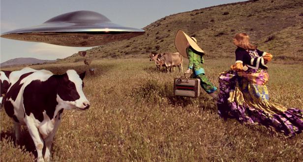 Kühe und Aliens sind Stars der neuen Gucci-Werbung