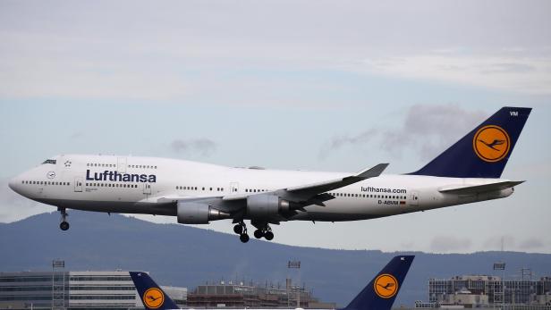 Frau brachte auf Lufthansa-Langstreckenflug Baby zur Welt