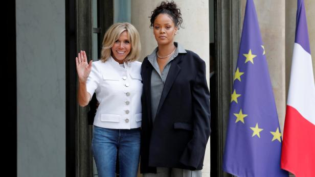 Herzliches Treffen zwischen Rihanna und Macron