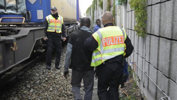 Auf Güterzug über Brenner-Route: Der Tod rollt am Gleis mit