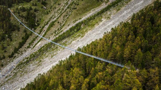 Längste Hängebrücke der Welt in Zermatt eröffnet