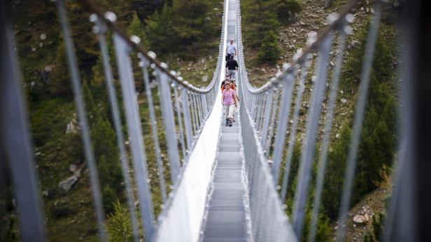 Längste Hängebrücke der Welt in Zermatt eröffnet