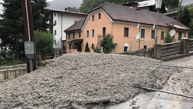 Schäden nach Starkregen und Sturm in Tirol