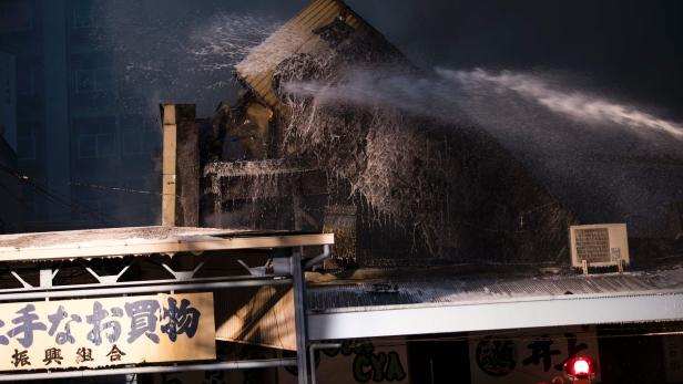 Weltgrößter Fischmarkt in Tokio in Flammen