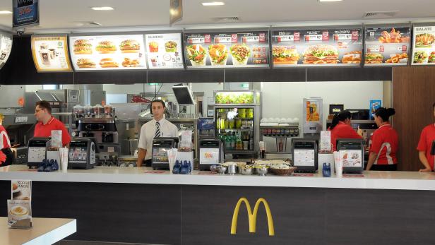 McDonald's serviert Heißgetränke in Porzellan und Glas