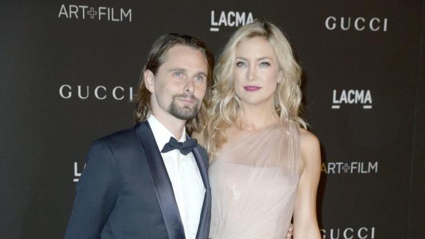 Matt Bellamy und Kate Hudson posieren auf einer Veranstaltung von LACMA und Gucci.