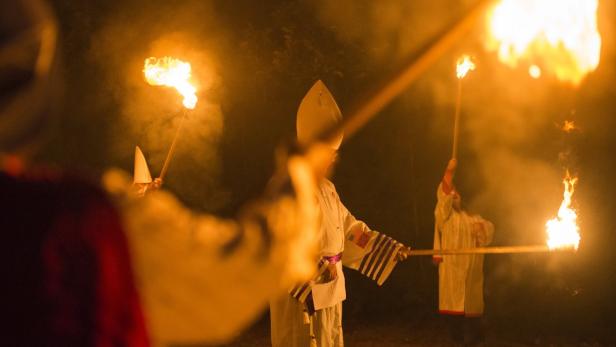 Ku-Klux-Klan: Rassismus unter weißen Kapuzen