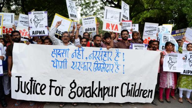 Indien: Proteste nach Tod von 64 Kindern in Klinik
