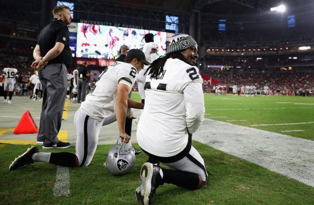 NFL-Star blieb aus Protest bei US-Hymne sitzen
